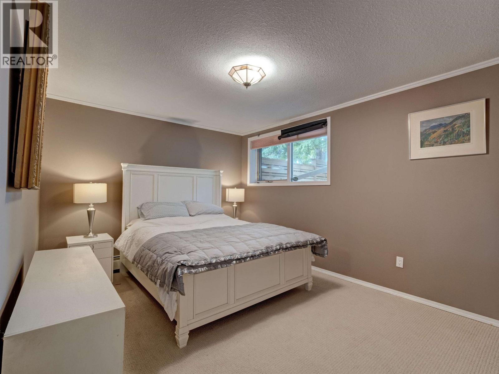 5951 SUNSHINE COAST HIGHWAY, Sechelt