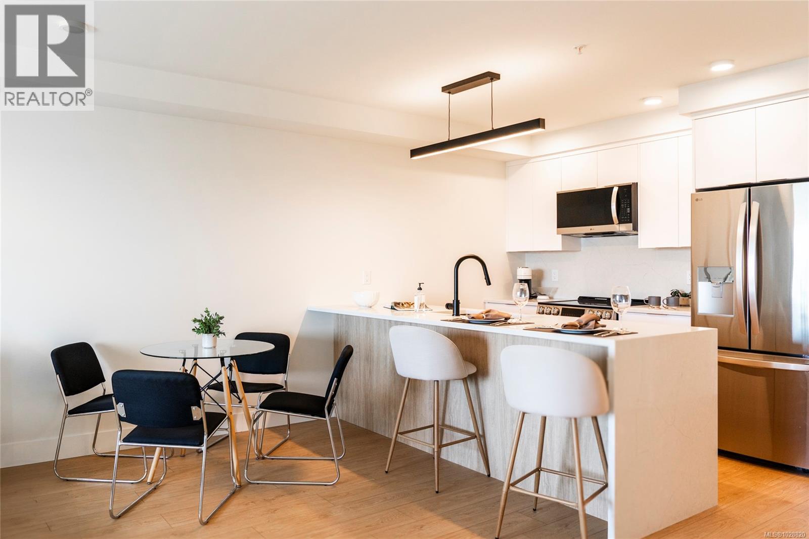 #304 45 HALIBURTON ST - 12