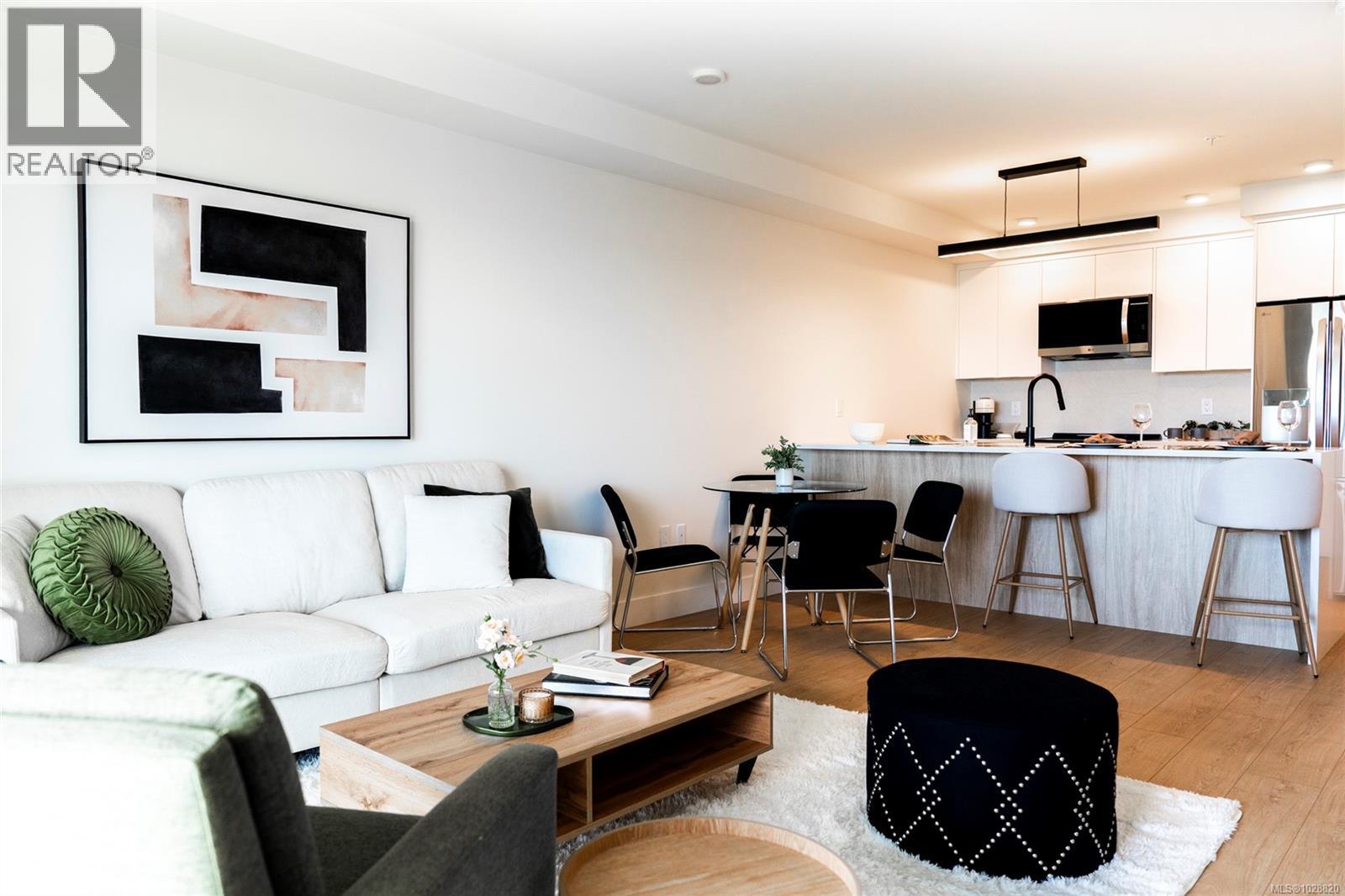 #304 45 HALIBURTON ST - 20