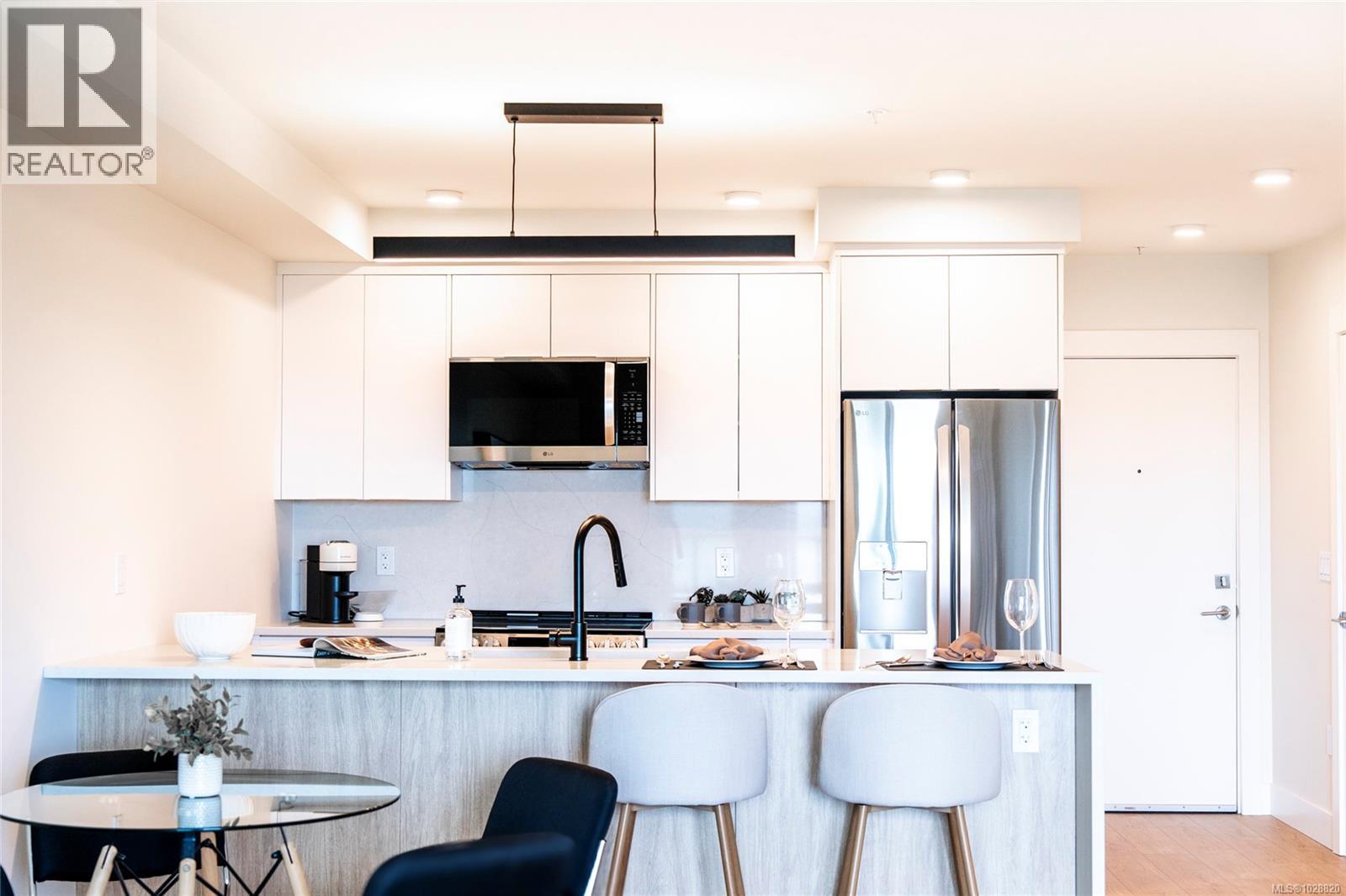 #304 45 HALIBURTON ST - 22