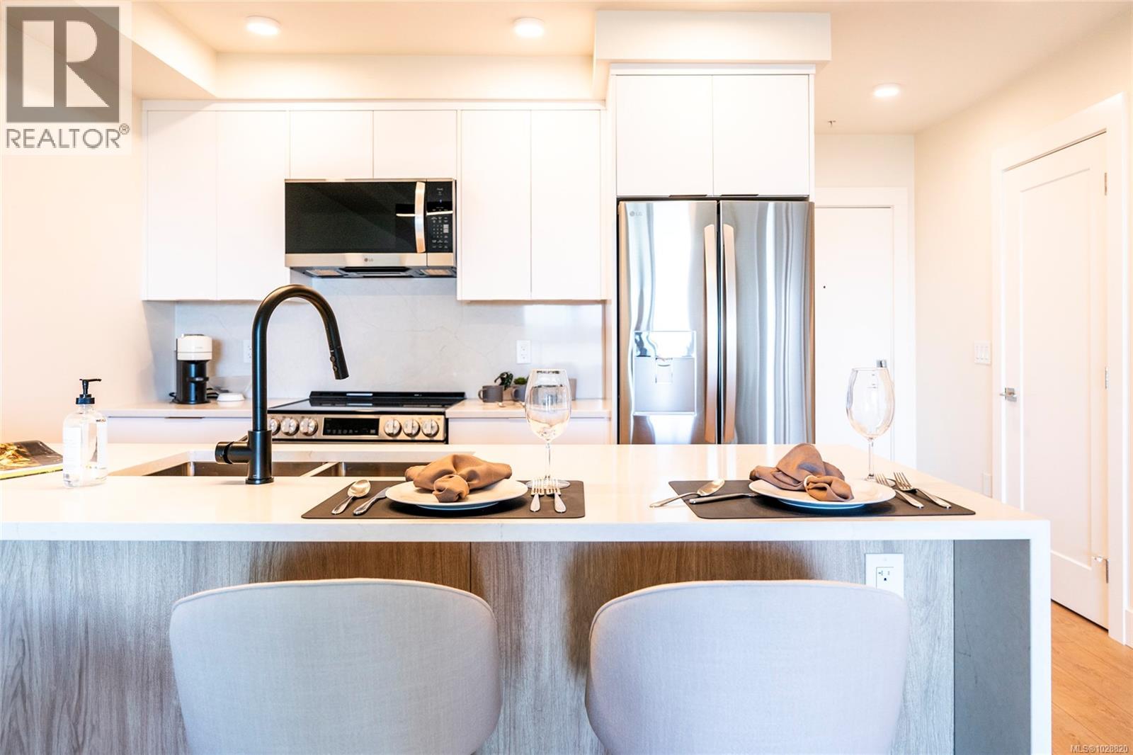 #304 45 HALIBURTON ST - 13