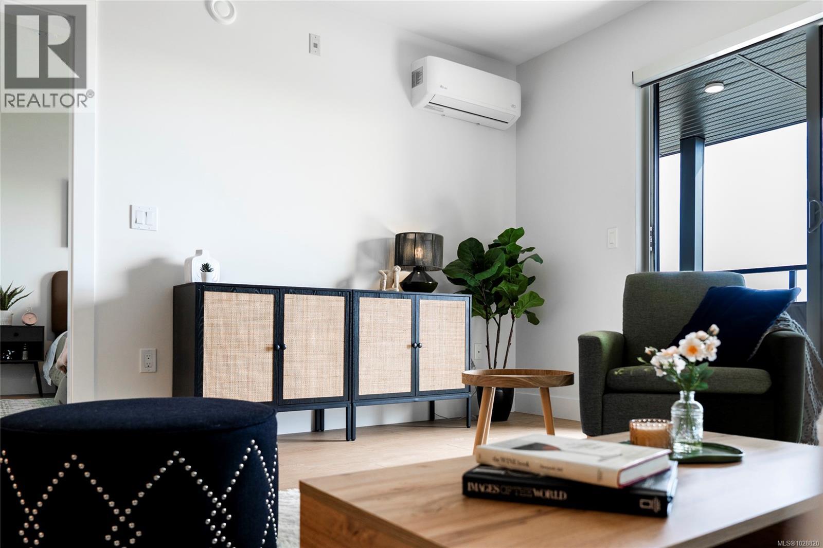 #304 45 HALIBURTON ST - 18