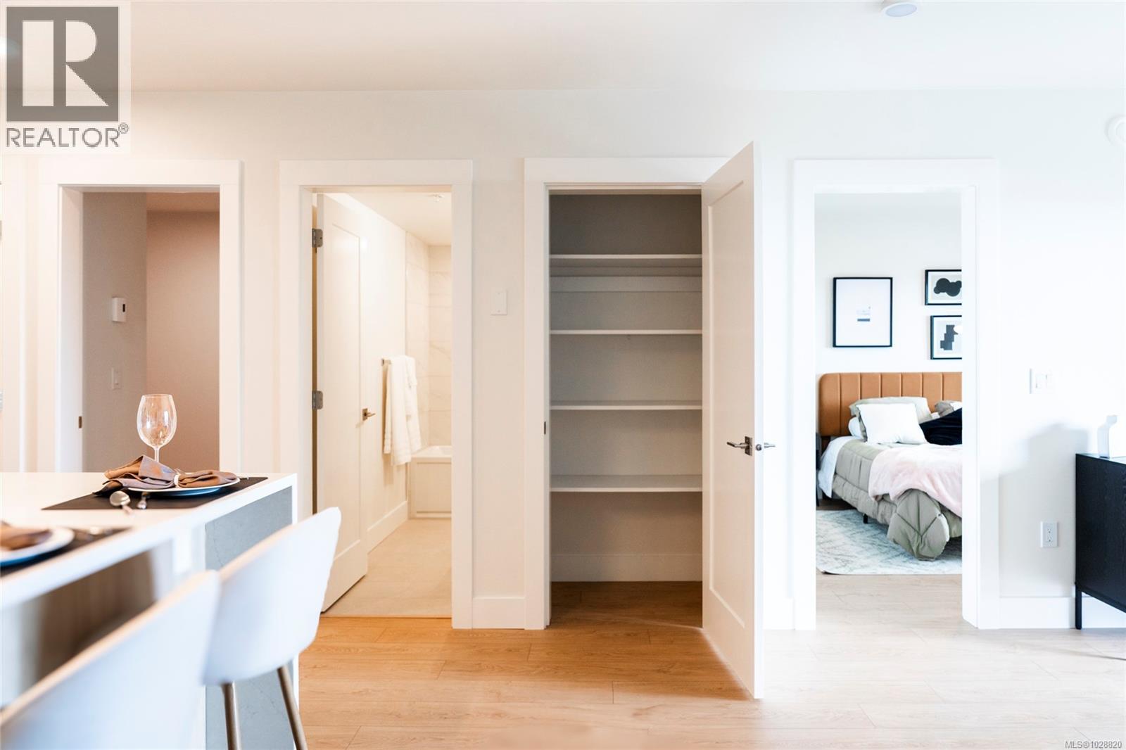 #304 45 HALIBURTON ST - 40