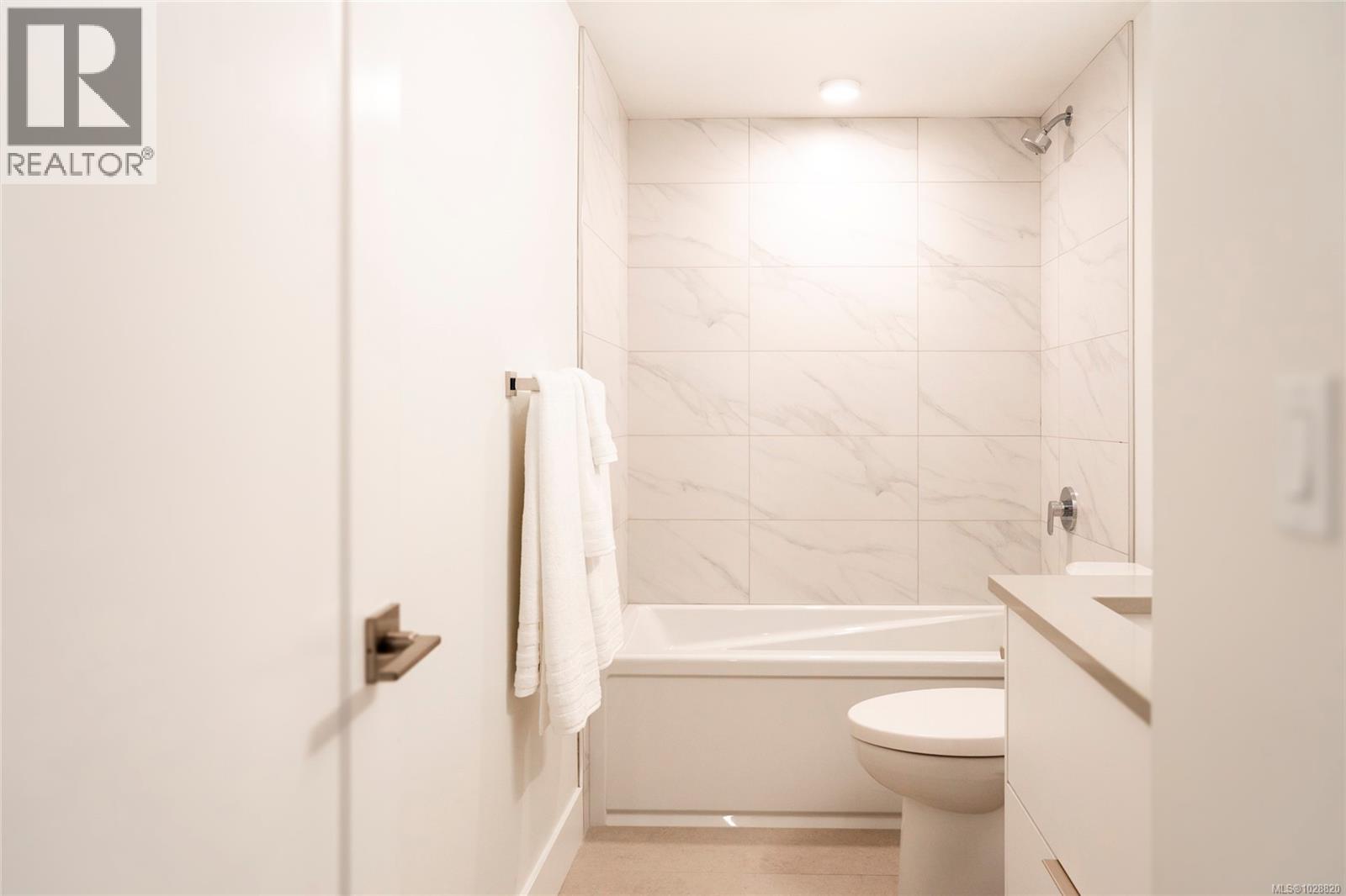 #304 45 HALIBURTON ST - 42