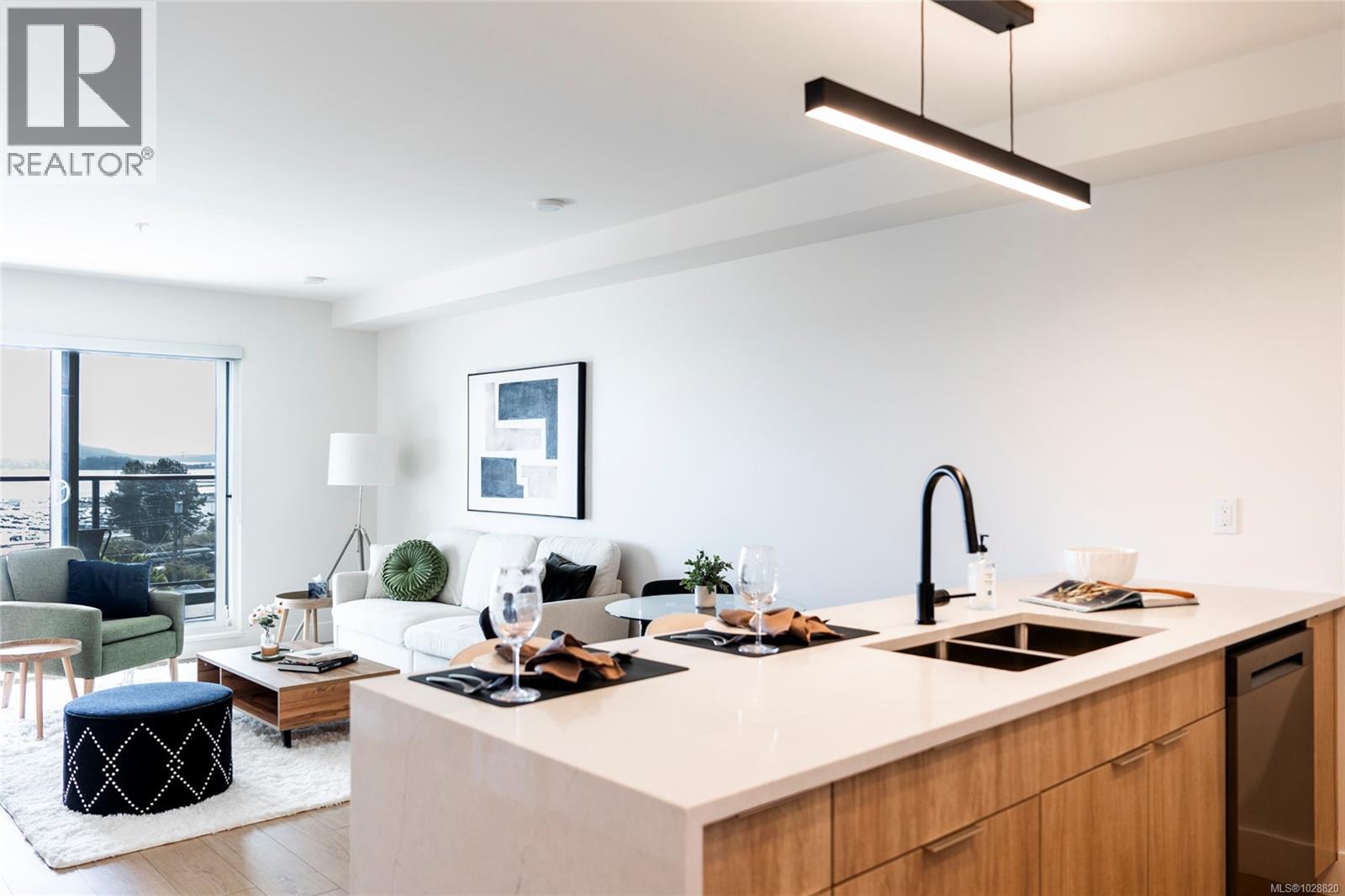 #304 45 HALIBURTON ST - 30