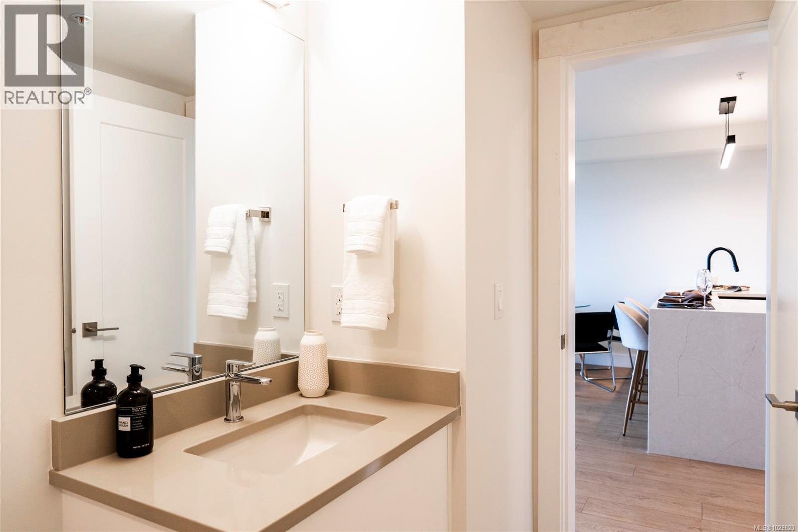 #304 45 HALIBURTON ST - 53