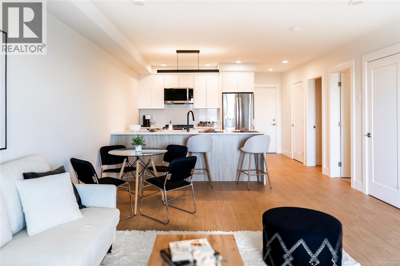 #304 45 HALIBURTON ST - 6