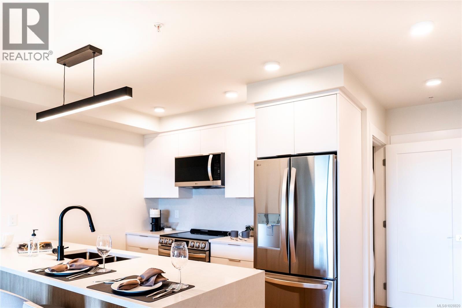 #304 45 HALIBURTON ST - 56