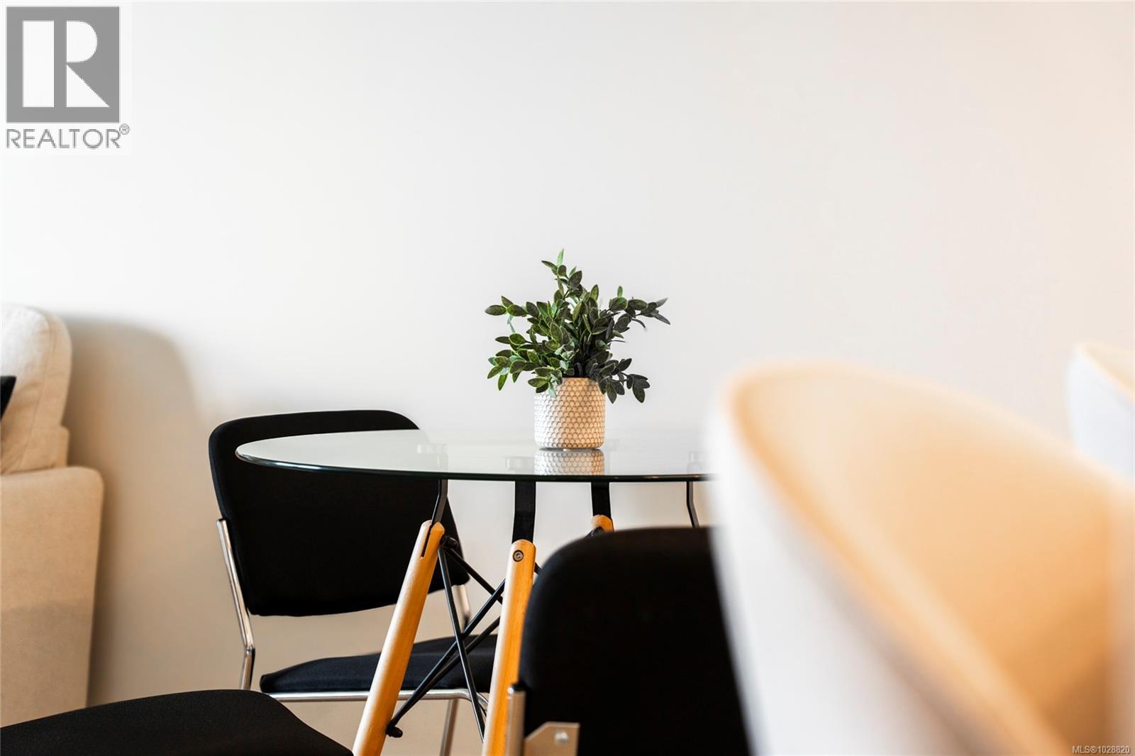 #304 45 HALIBURTON ST - 55