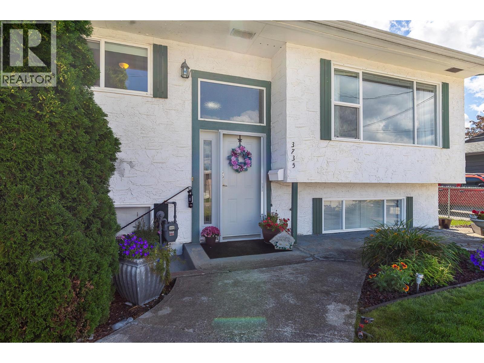 3735 Patten Crescent, Armstrong