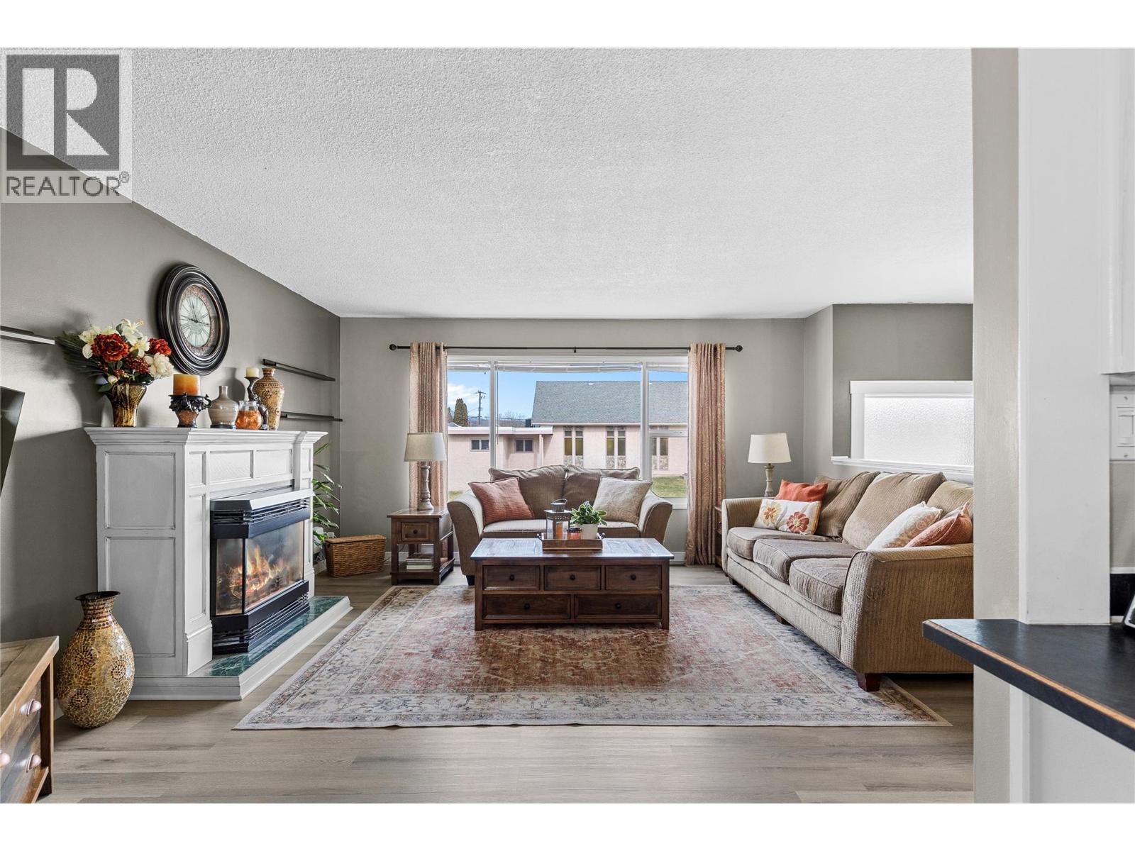 3735 Patten Crescent, Armstrong