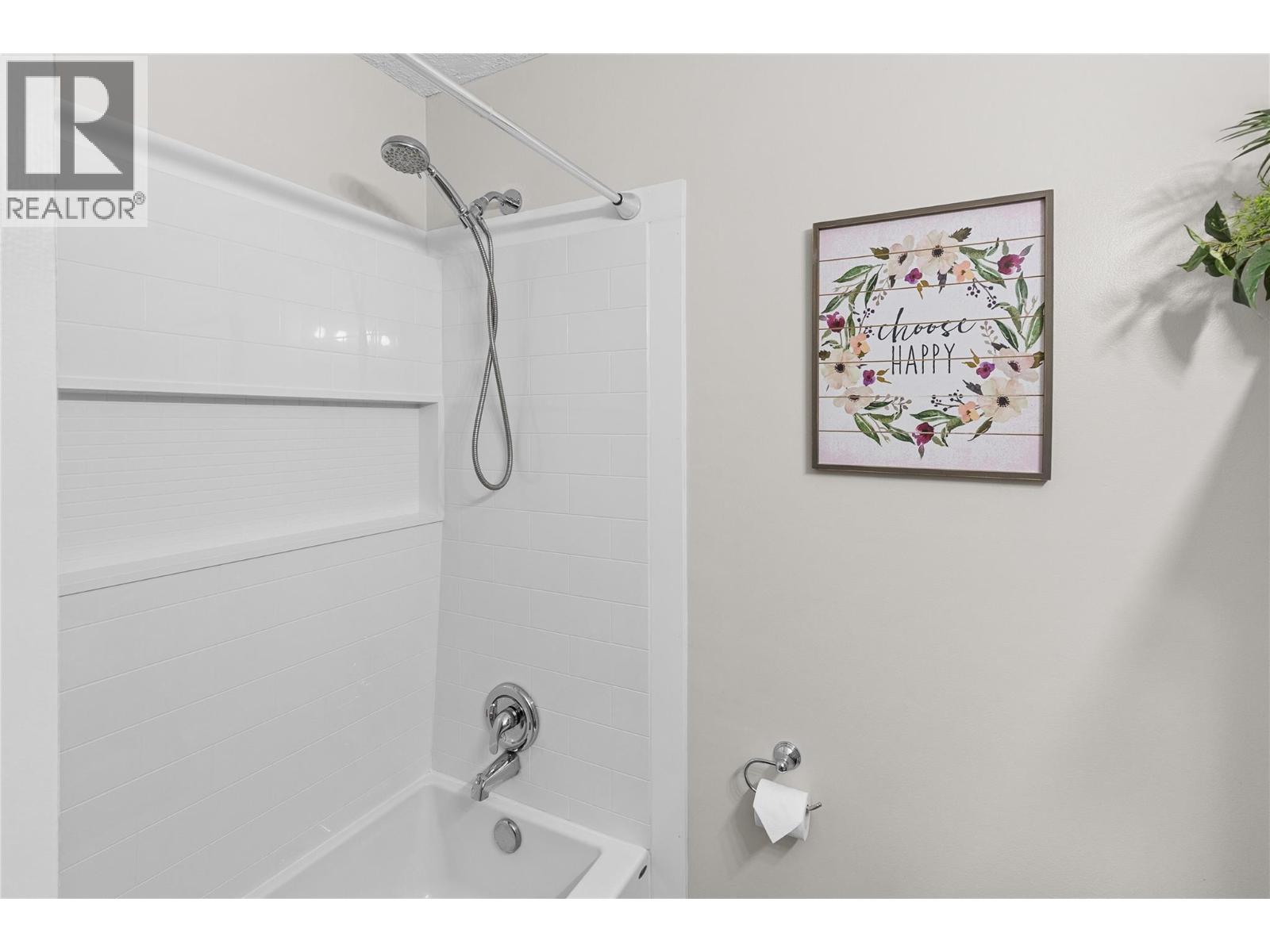 3735 Patten Crescent, Armstrong