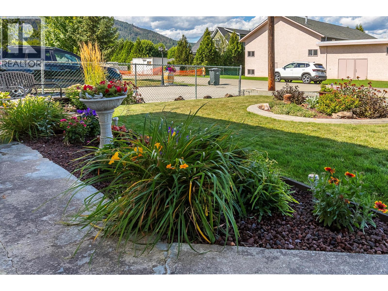 3735 Patten Crescent, Armstrong