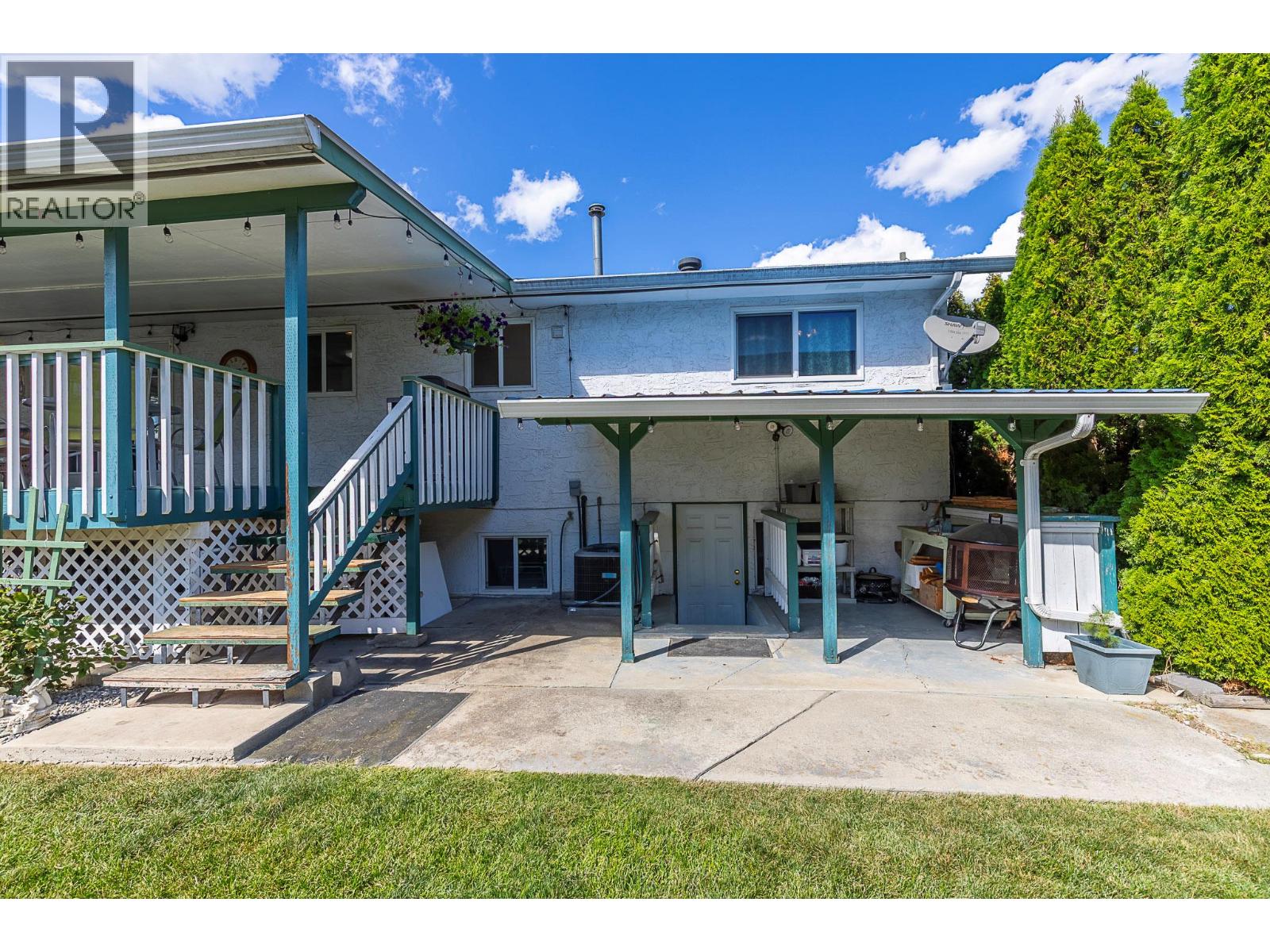 3735 Patten Crescent, Armstrong