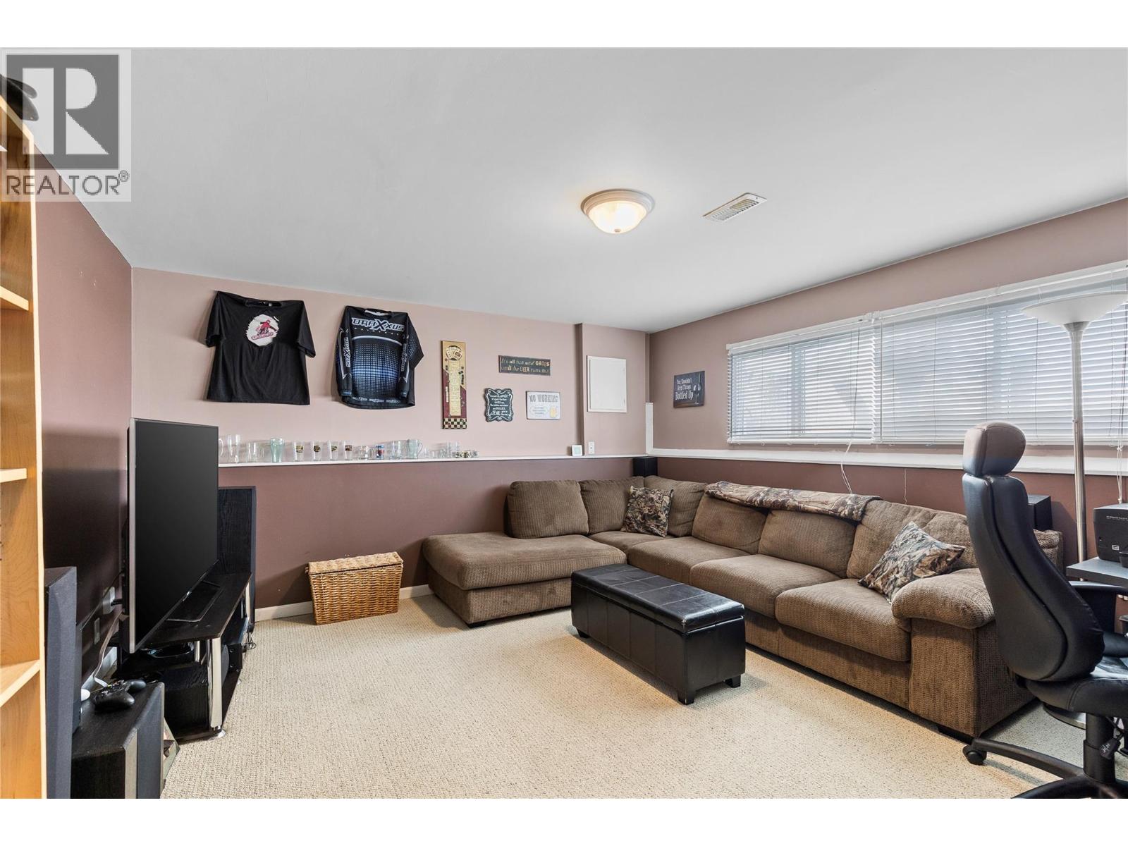 3735 Patten Crescent, Armstrong