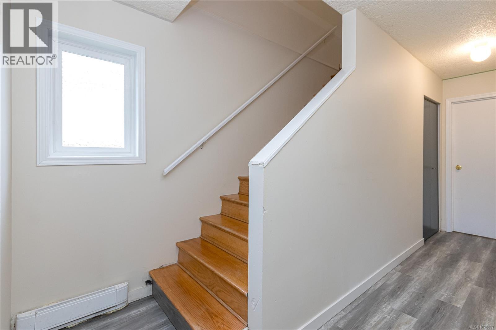  375 Kislingbury Lane, View Royal