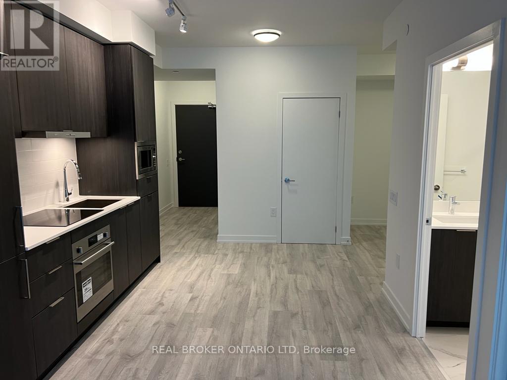 N426 - 7 GOLDEN LION HEIGHTS