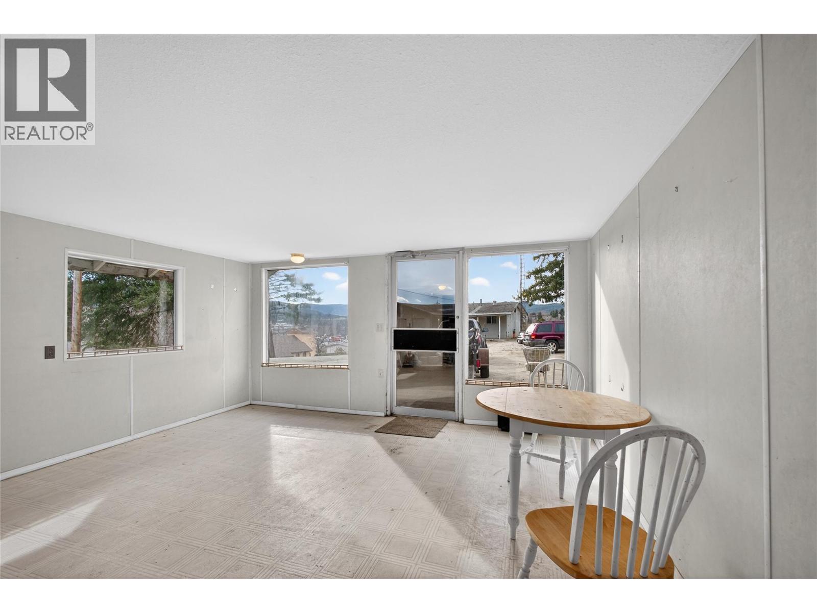 10114 Newene Road, Lake Country