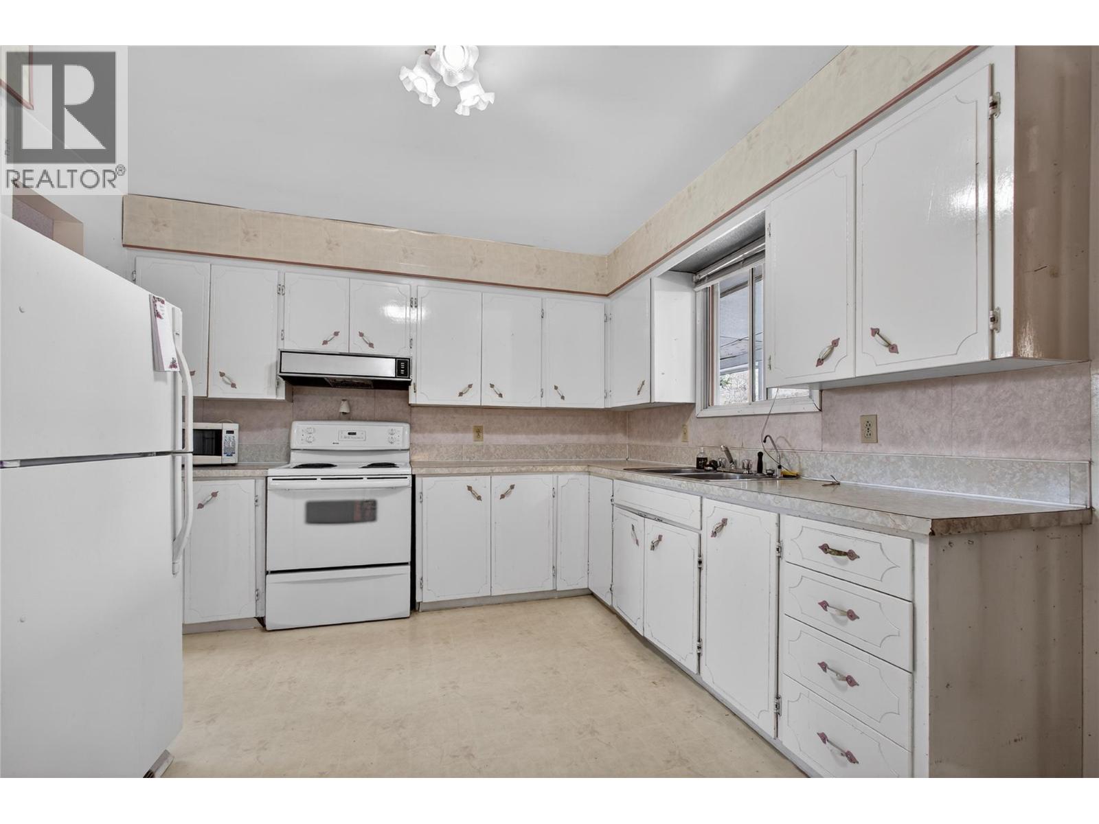 10114 Newene Road, Lake Country