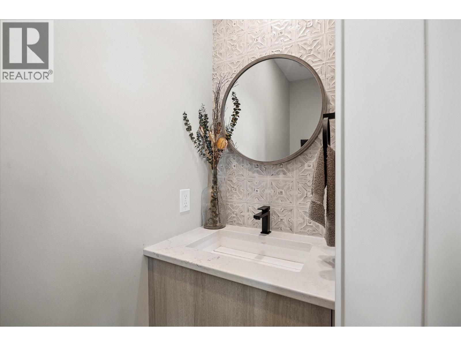 901 Westside Road S Unit# 22, West Kelowna