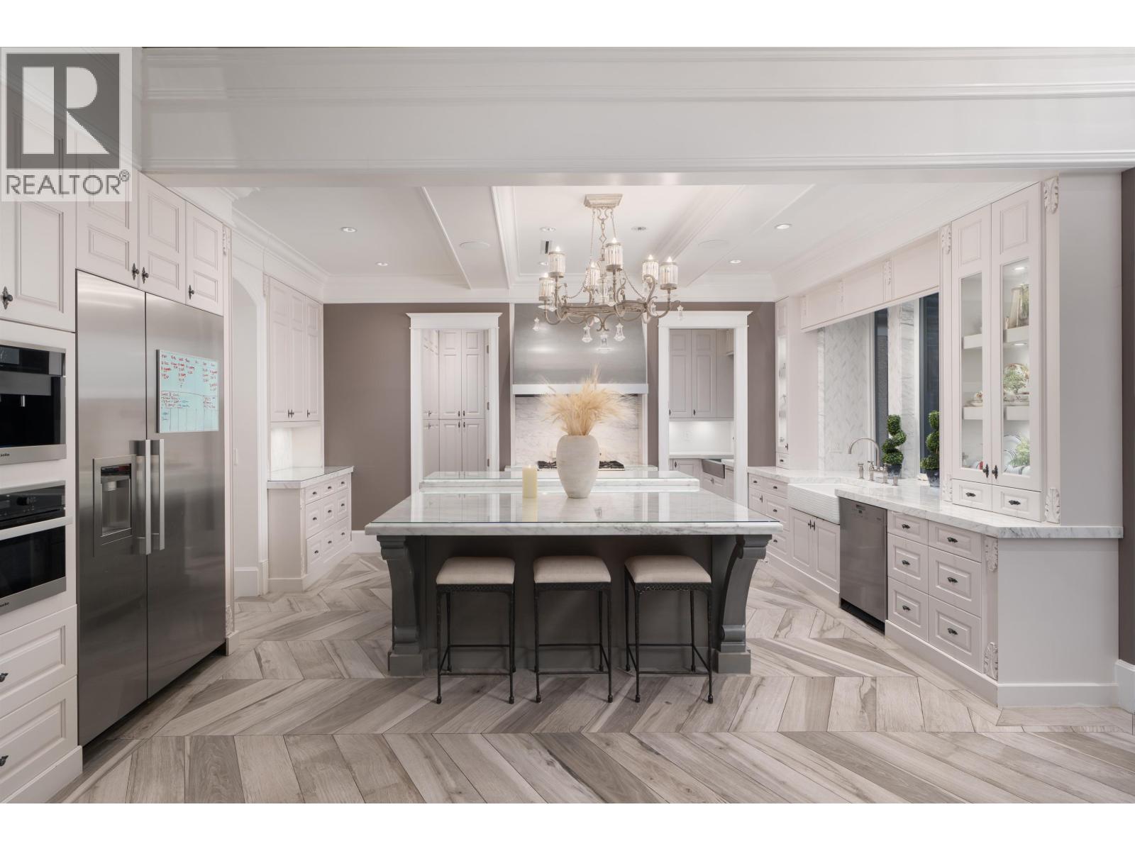 5711 RIVERDALE Drive, Richmond