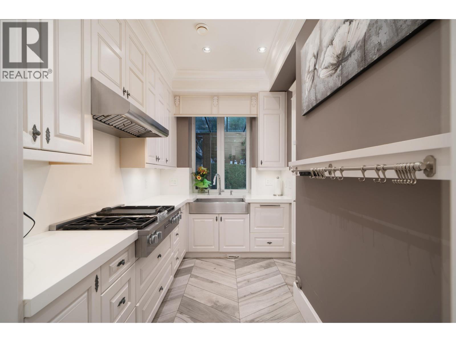 5711 RIVERDALE Drive, Richmond