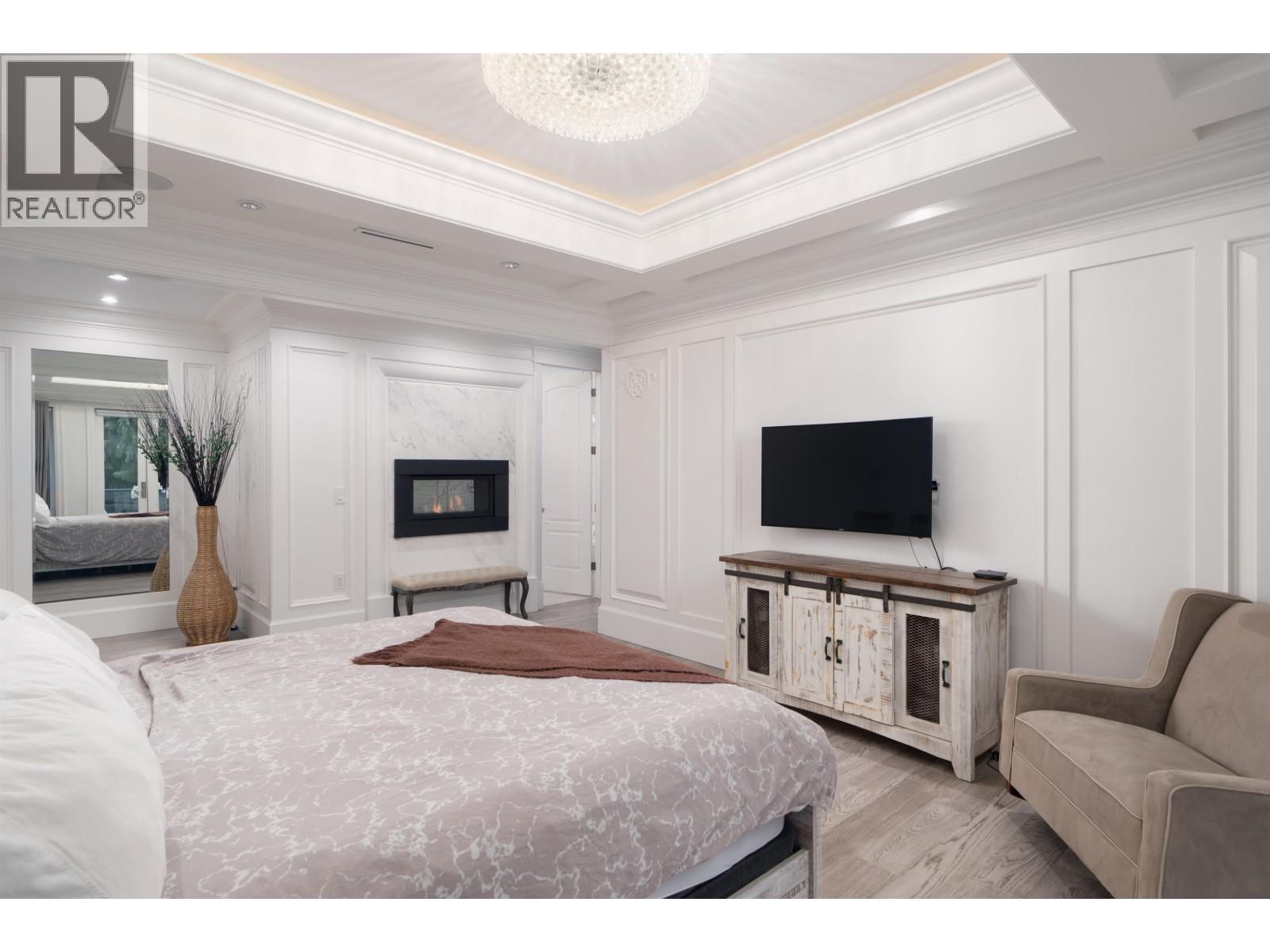 5711 RIVERDALE Drive, Richmond