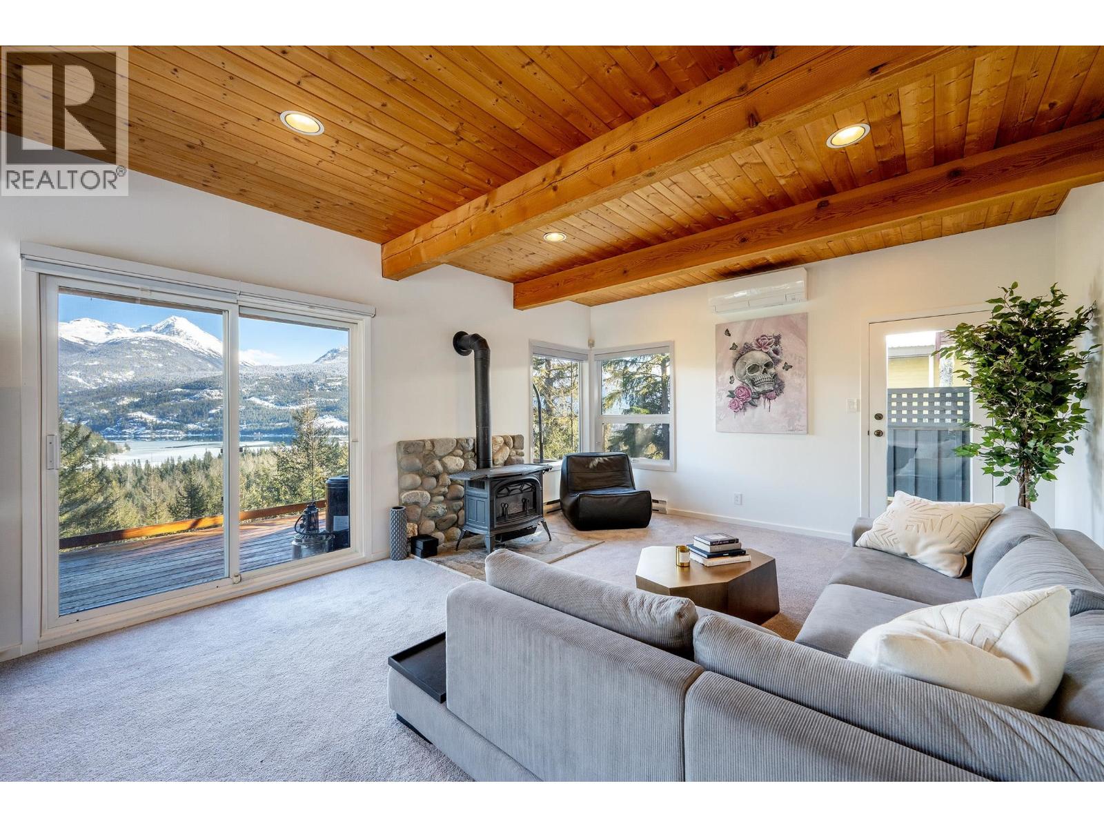8373 MOUNTAIN VIEW DRIVE, Whistler