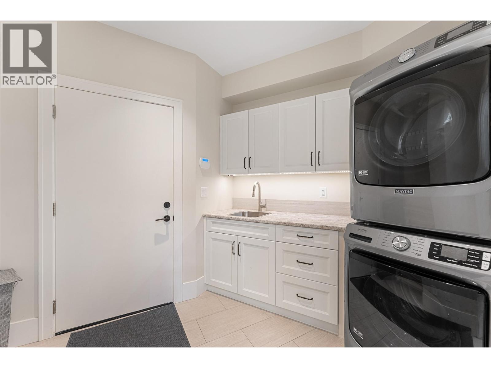 2329 Westside Place, Kelowna