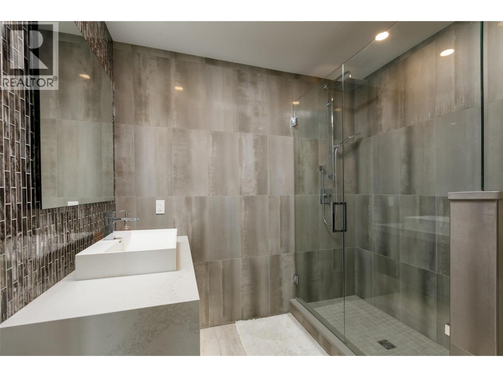 228 Caliburn Court, Kelowna