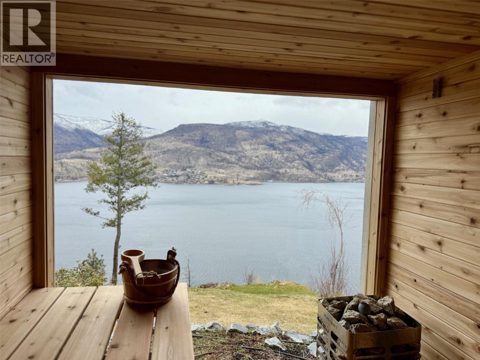 228 Caliburn Court, Kelowna