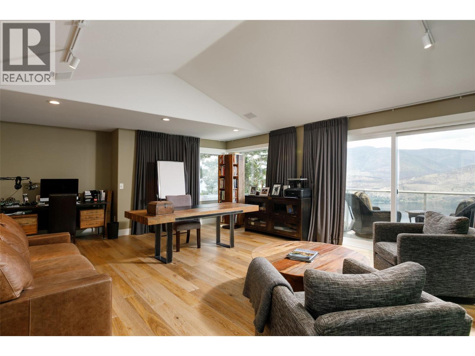 228 Caliburn Court, Kelowna