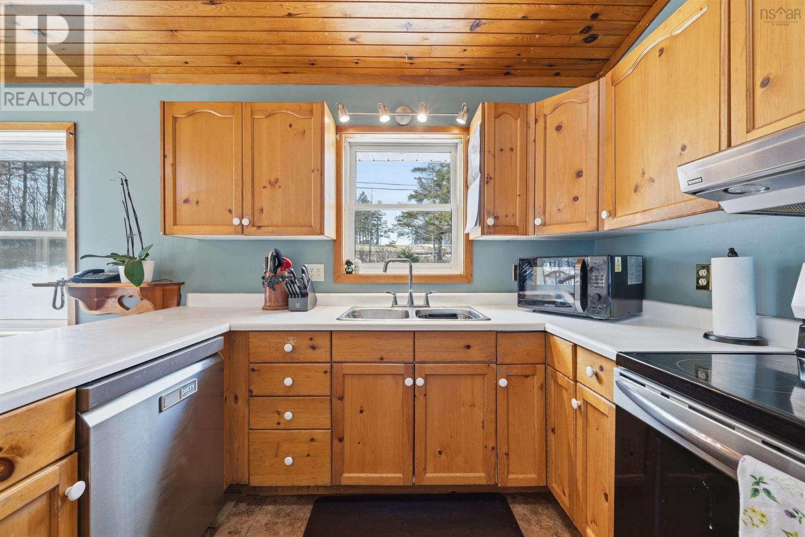 Property 29 of 44 of 1585 Cow Bay Road