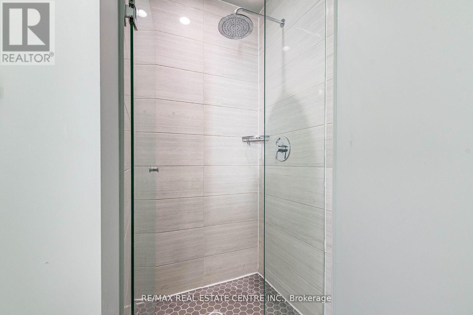 #2611 33 SHORE BREEZE DRIVE - 26