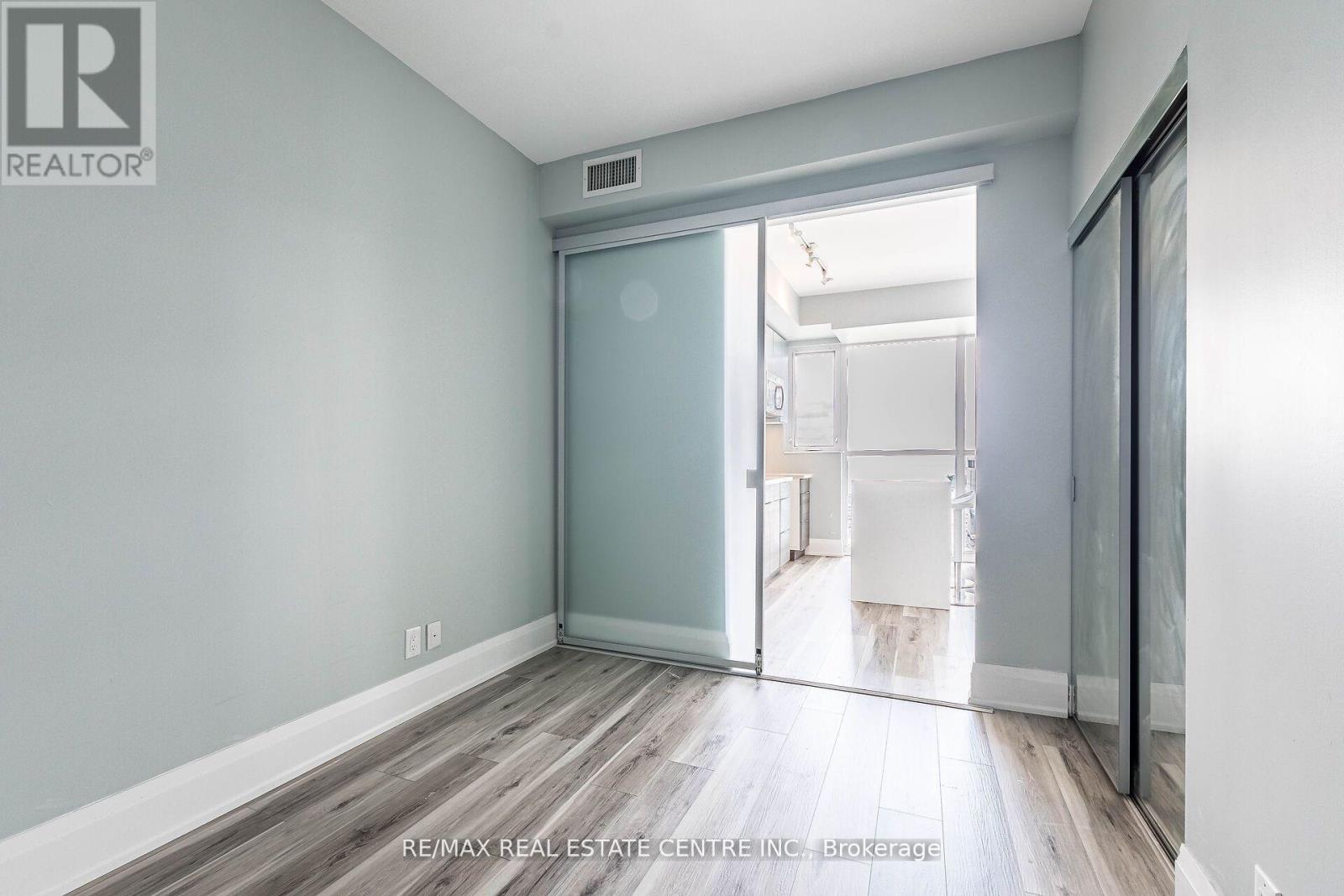 #2611 33 SHORE BREEZE DRIVE - 24