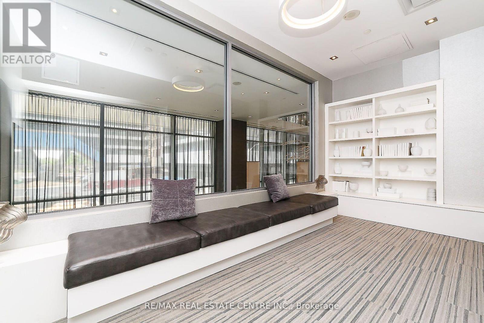 #2611 33 SHORE BREEZE DRIVE - 46