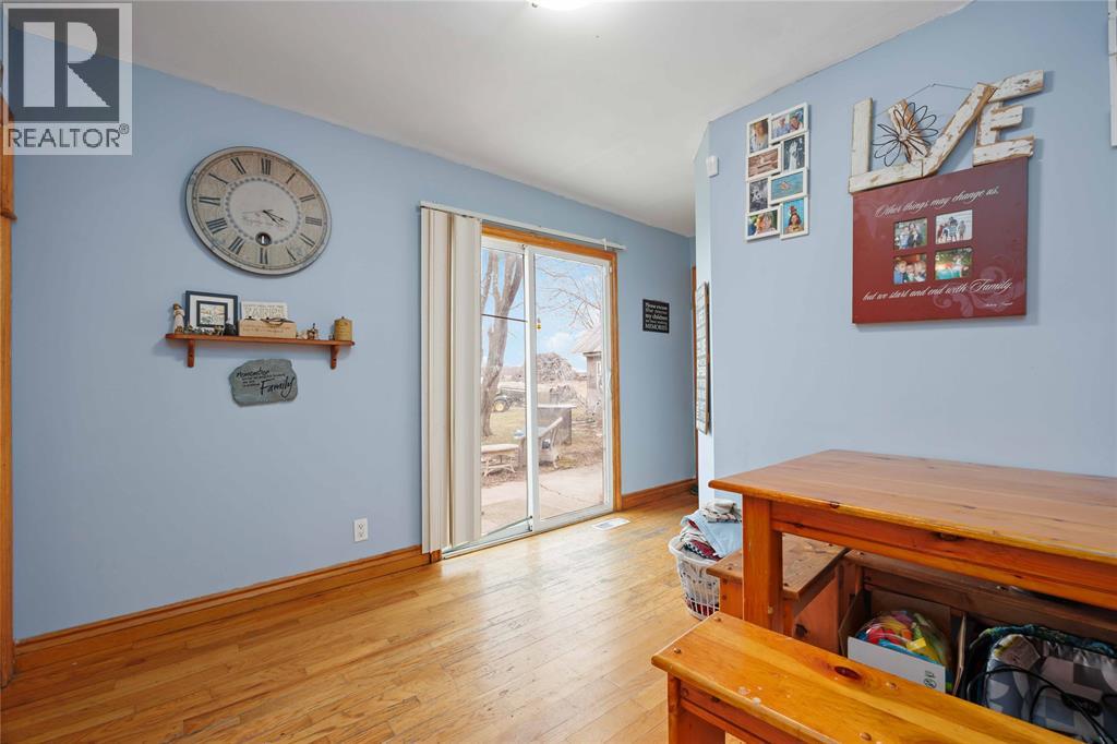 823 HOLT LINE - 12