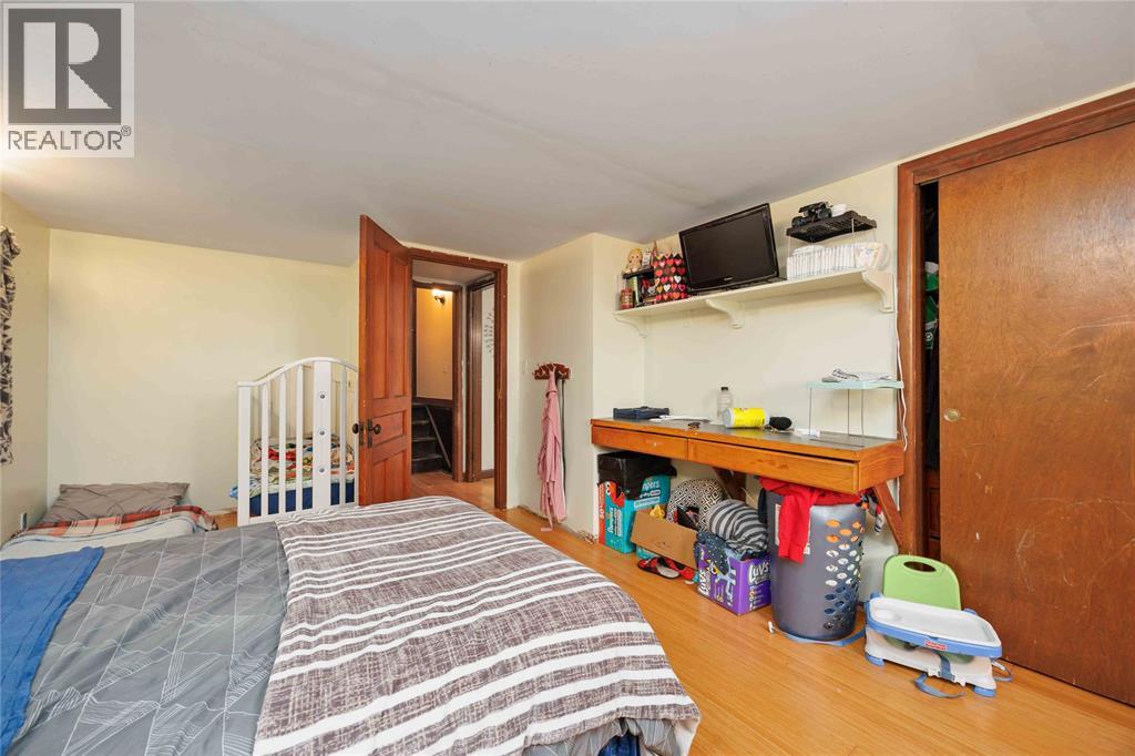 823 HOLT LINE - 16