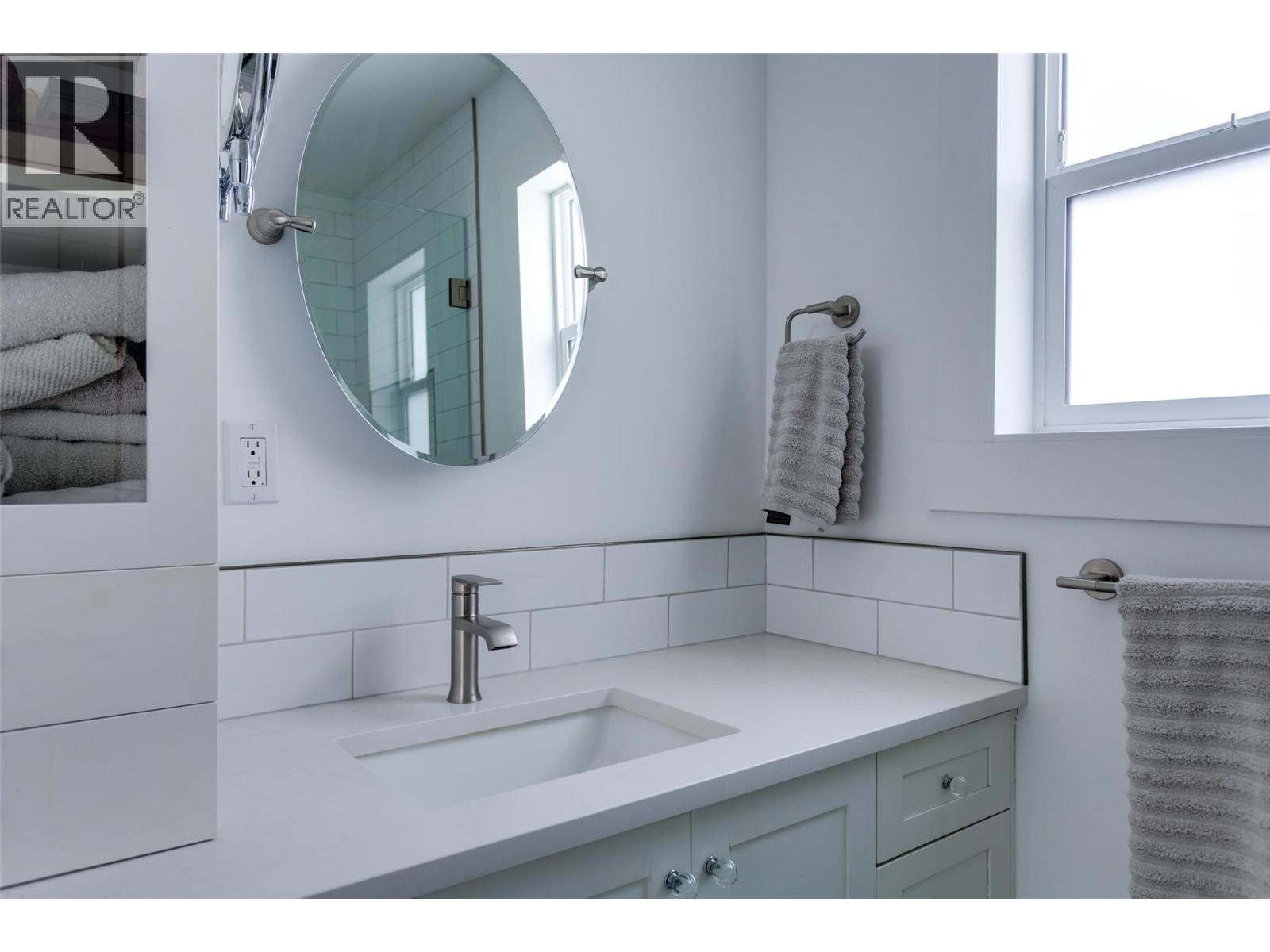 674 Cook Road, Kelowna