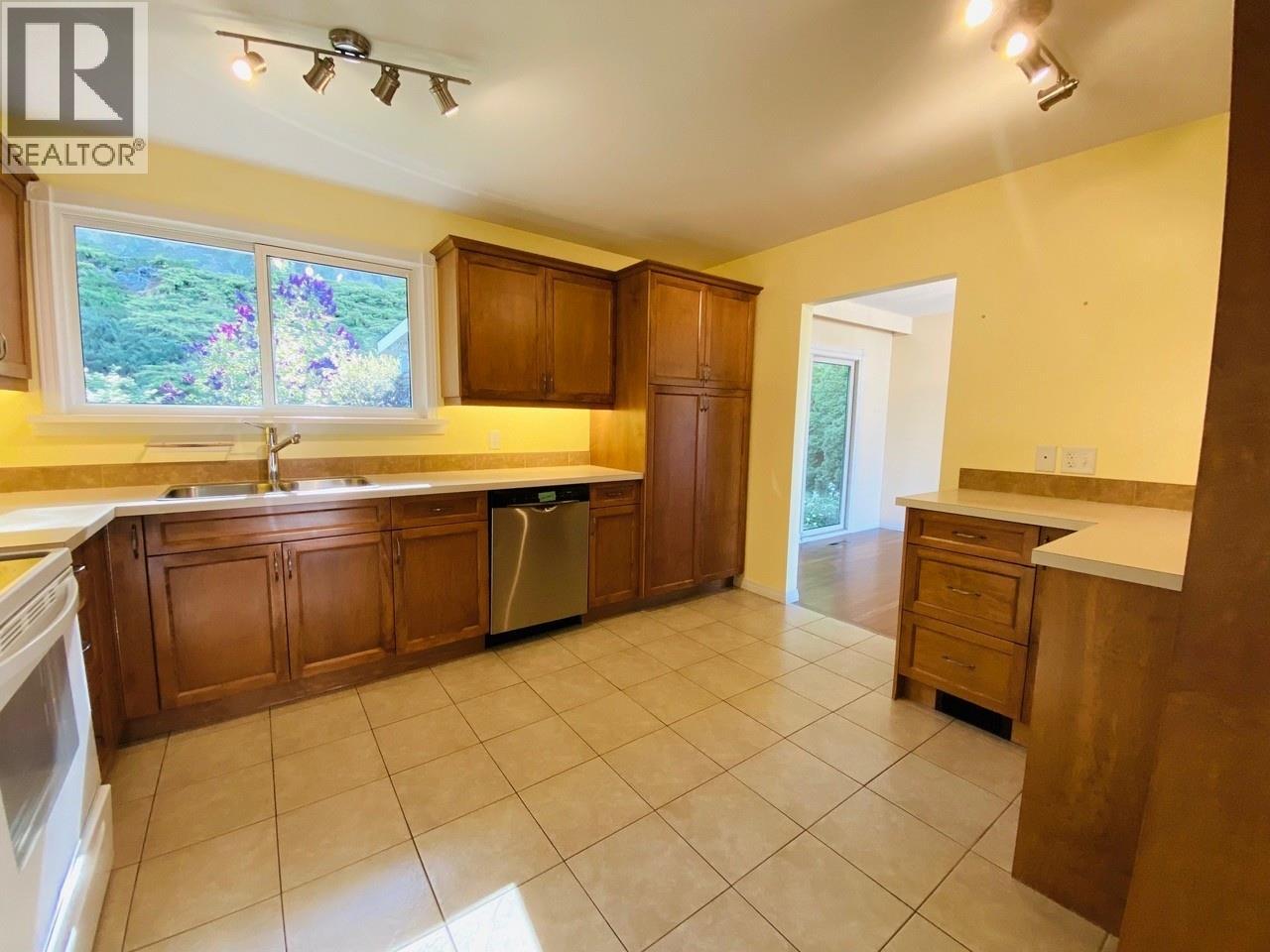 835 Camelia Road, Kelowna