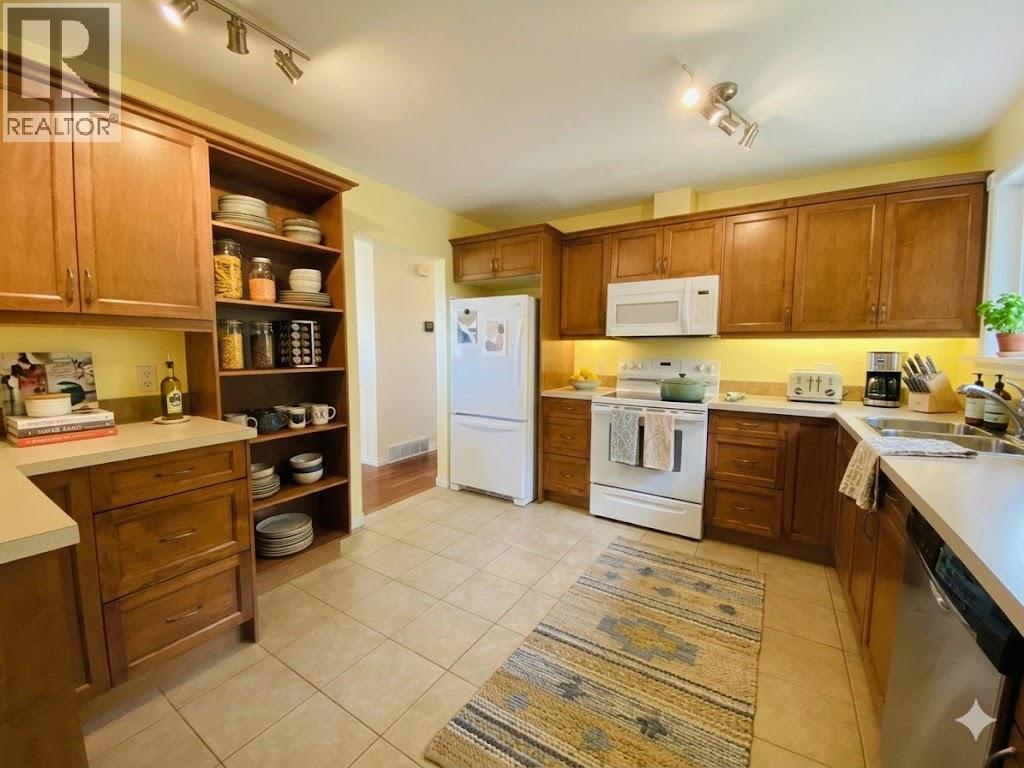 835 Camelia Road, Kelowna