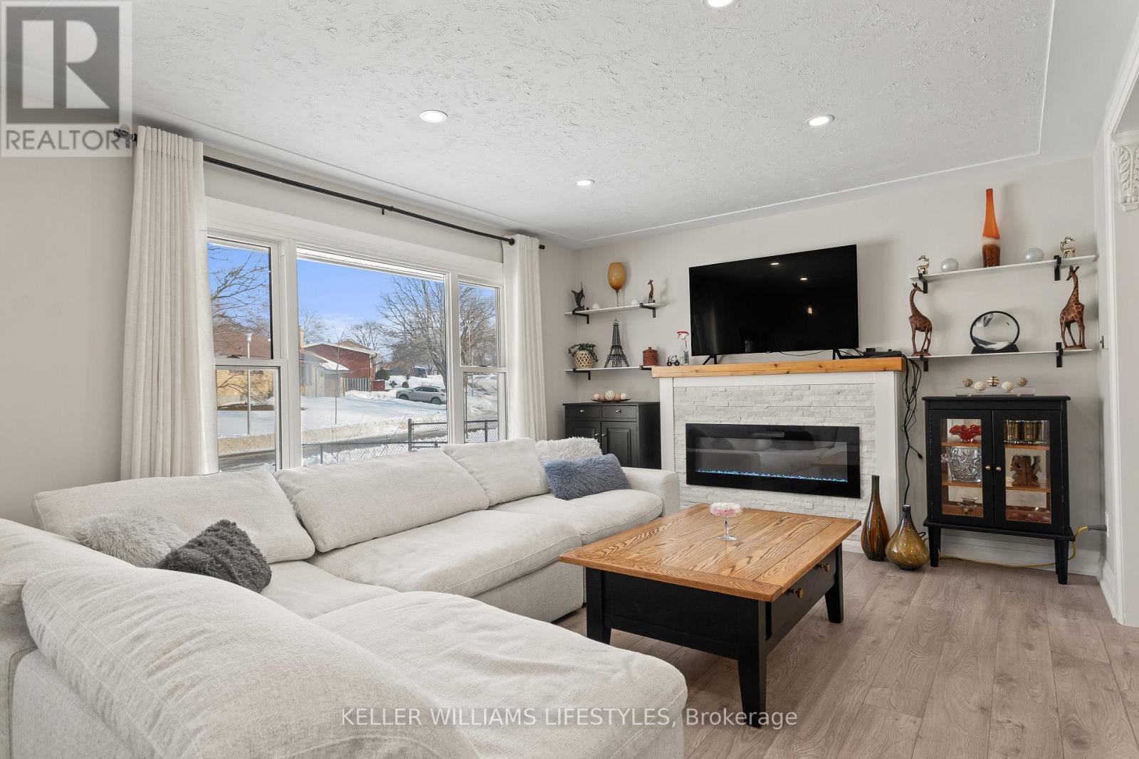 23 STORMONT DRIVE - 4