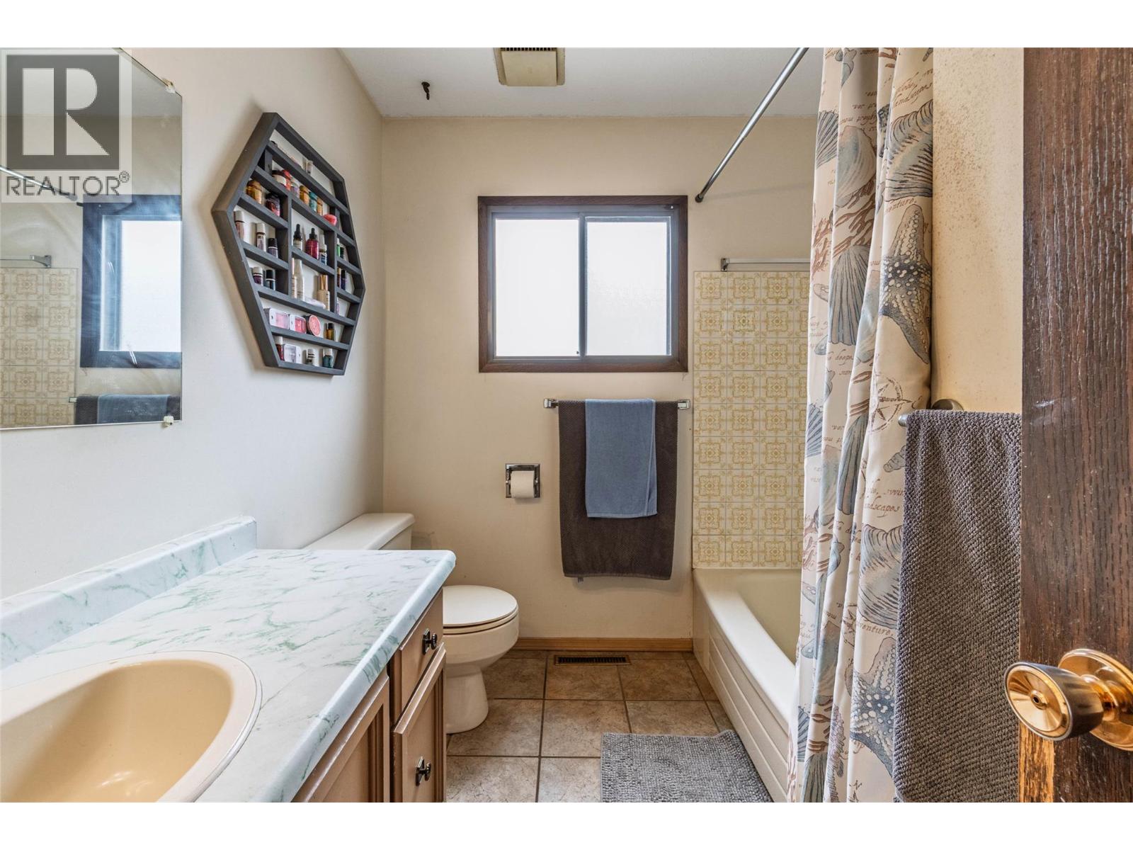 6563 Mountainview Drive, Oliver