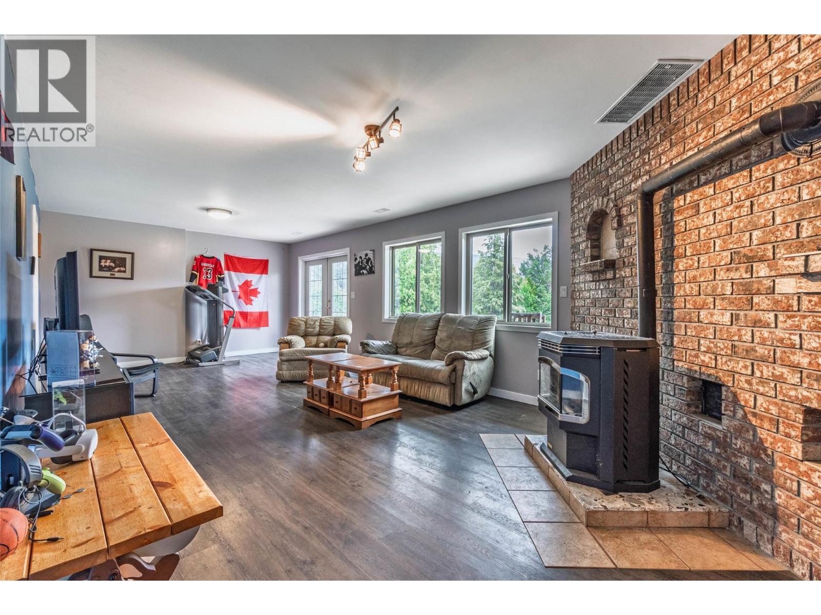 6563 Mountainview Drive, Oliver