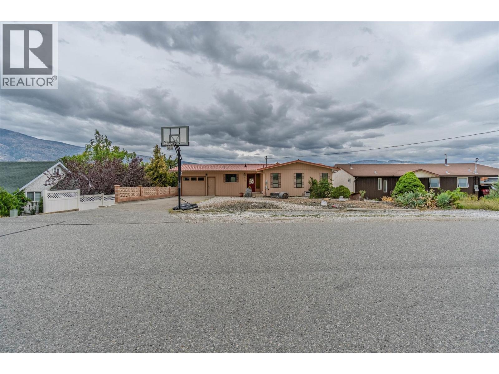 6563 Mountainview Drive, Oliver