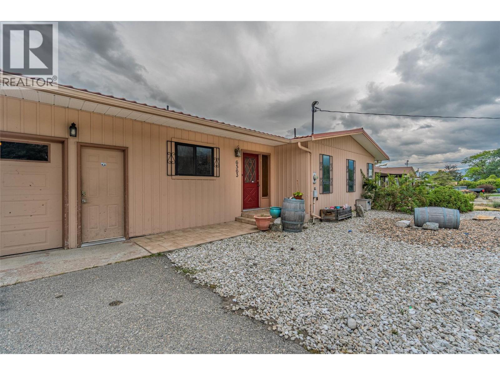 6563 Mountainview Drive, Oliver