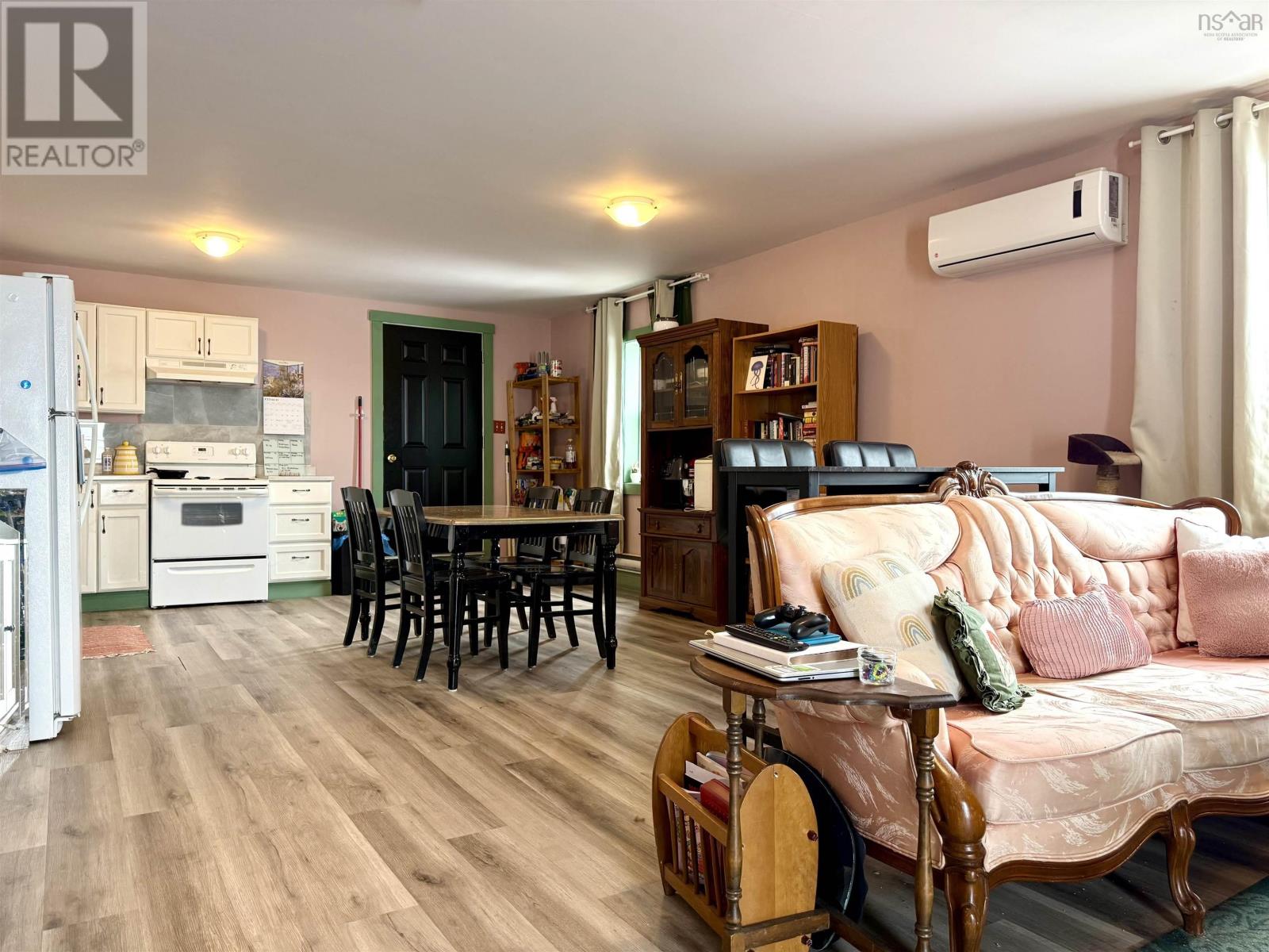 Property 33 of 40 of 21453 2 Highway