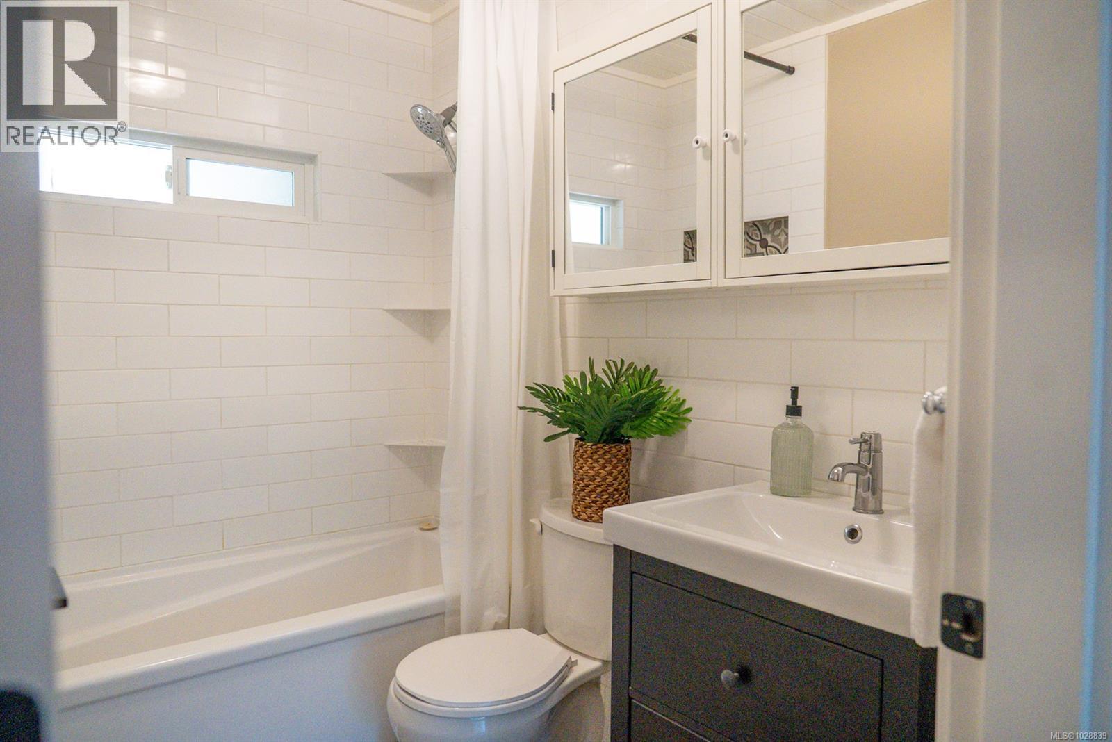  9907 Gowlland Point Road, Pender Island