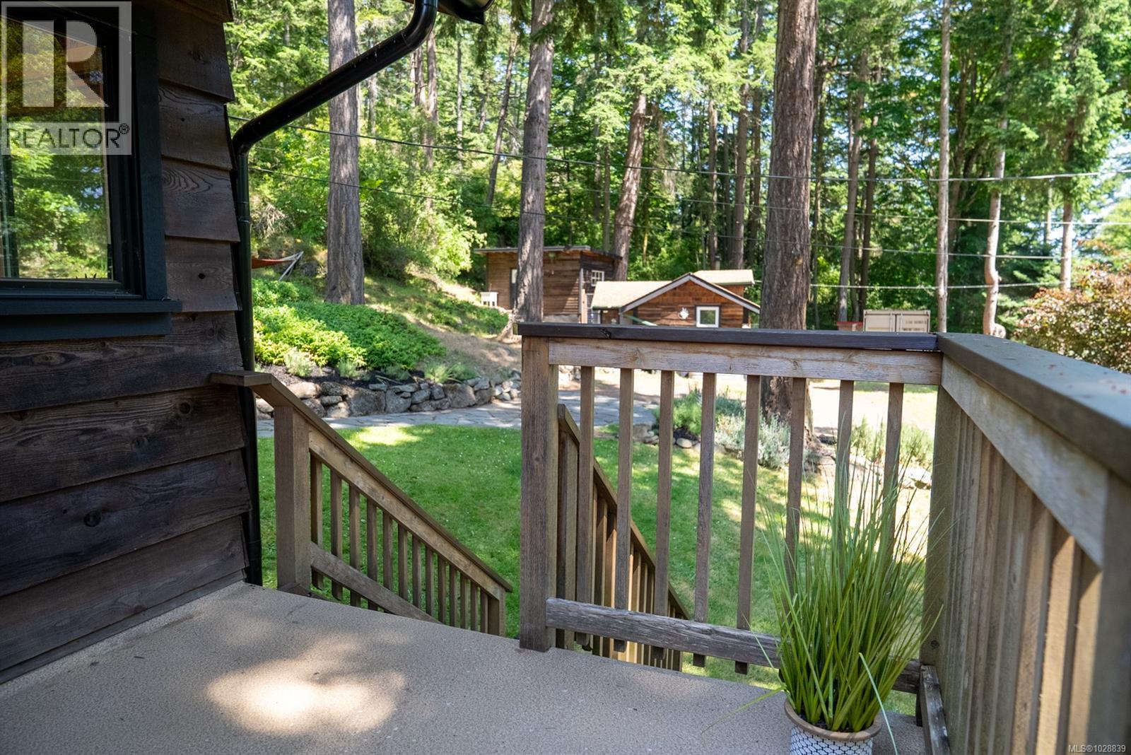 9907 Gowlland Point Rd - 24