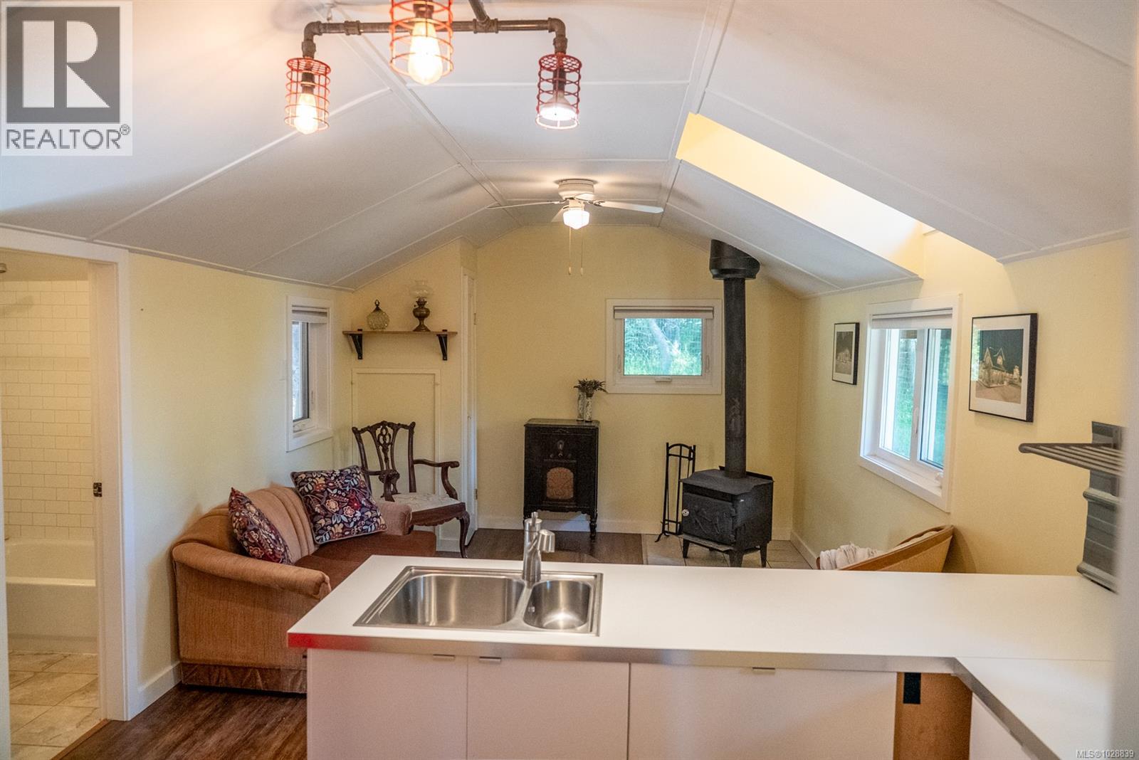  9907 Gowlland Point Road, Pender Island